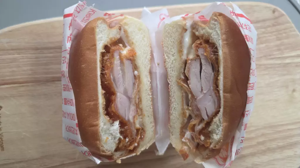 슈퍼크리스피 치킨 버거 단면