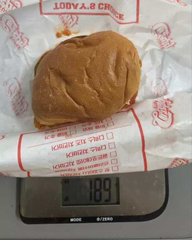 슈퍼크리스피 치킨버거 중량 측정