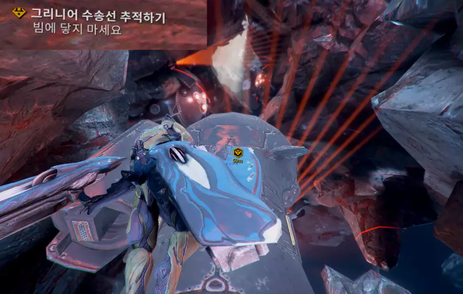 노란색 마커가 붙은 수송선을 따라 이동하며
부채꼴 형태의 레이저 빔이 나오면 수송선을 엄폐물로 이용해 숨어줍니다.